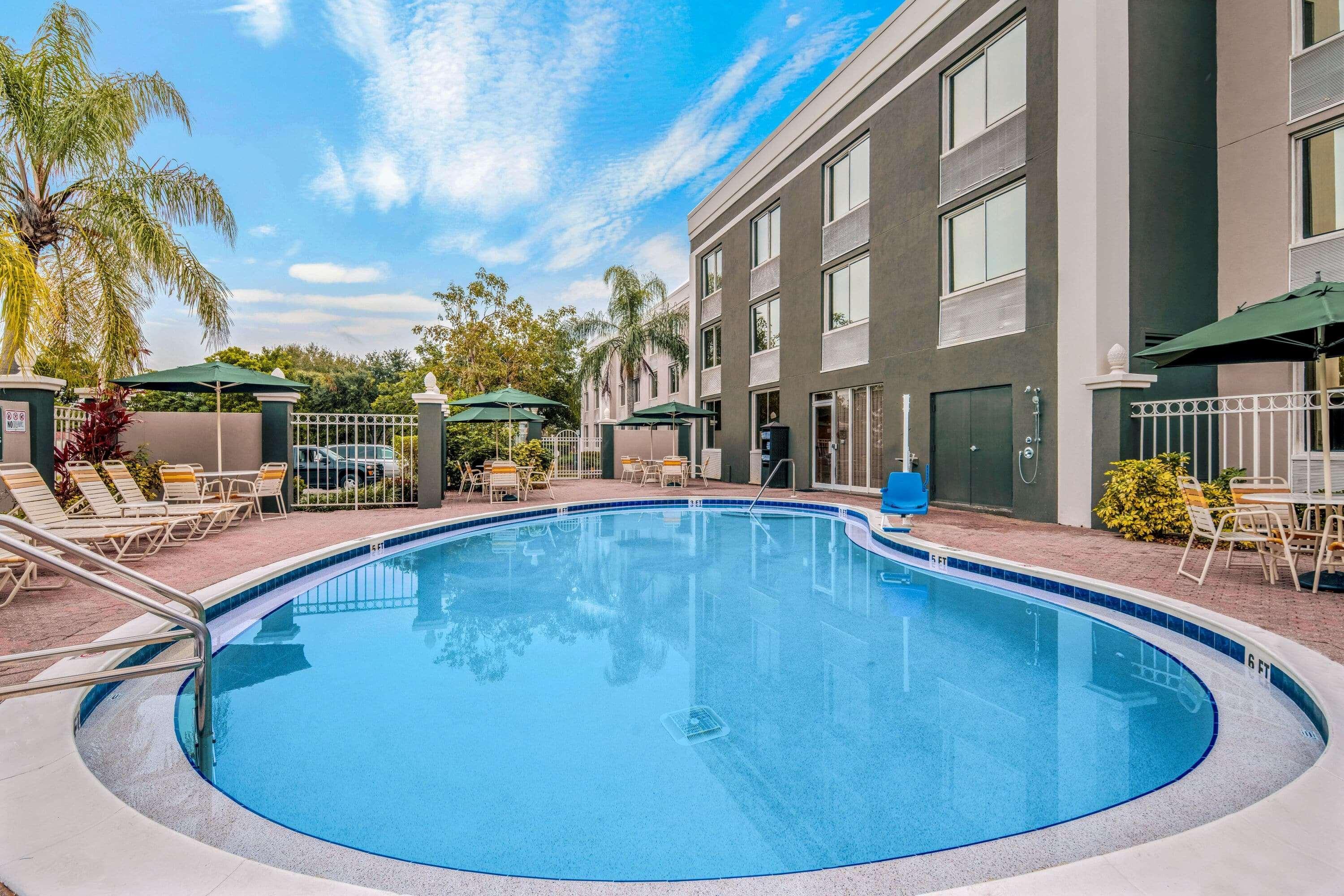 Hotel La Quinta By Wyndham Naples Downtown Extérieur photo